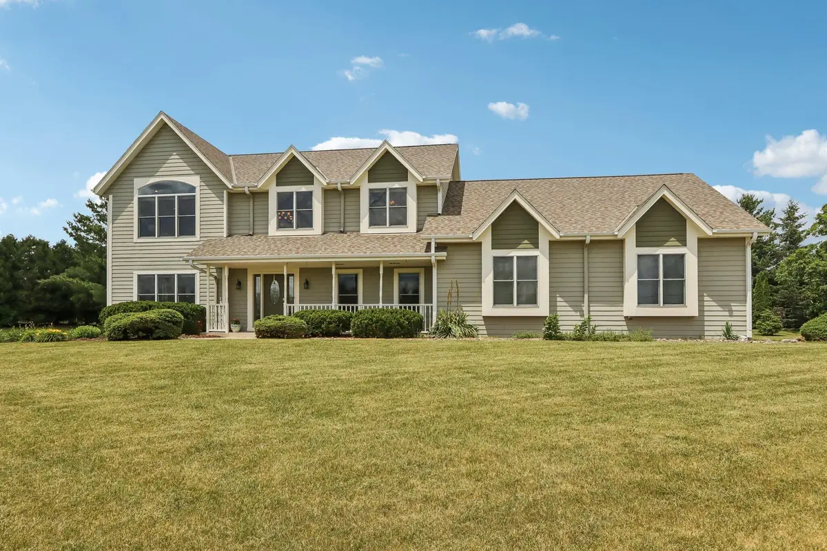 S94W31694 Gena Dr, Mukwonago, WI 53149 - #1