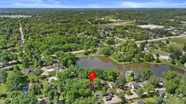 18905 W Linnie Lac Pl, New Berlin, WI 53146