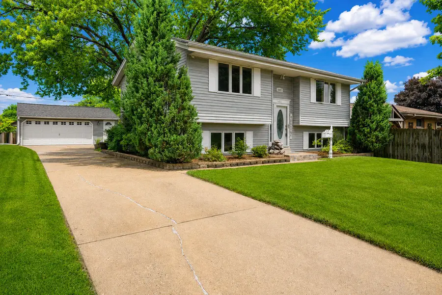 1551 W Goldcrest Ave, Milwaukee, WI 53221 - #2