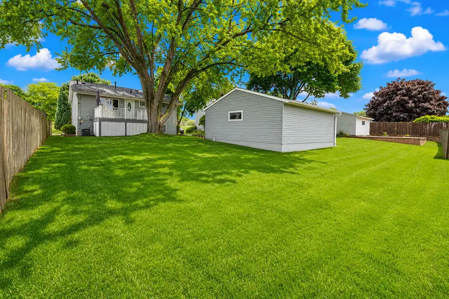 1551 W Goldcrest Ave, Milwaukee, WI 53221 - #3