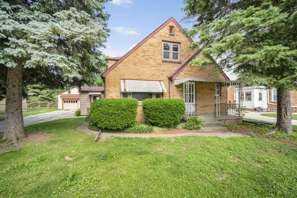4329 S 47th St, Greenfield, WI 53220