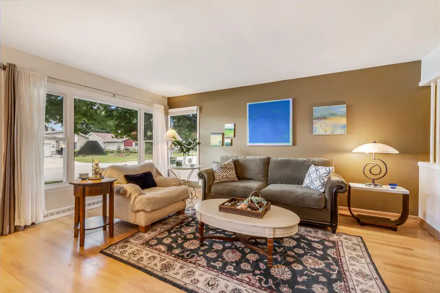 5522 N Mohawk Ave, Glendale, WI 53217 - #2
