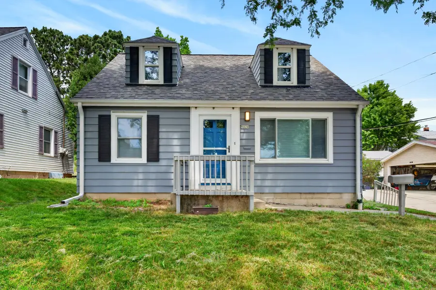 9020 W Vincent Pl, West Allis, WI 53214 - #2