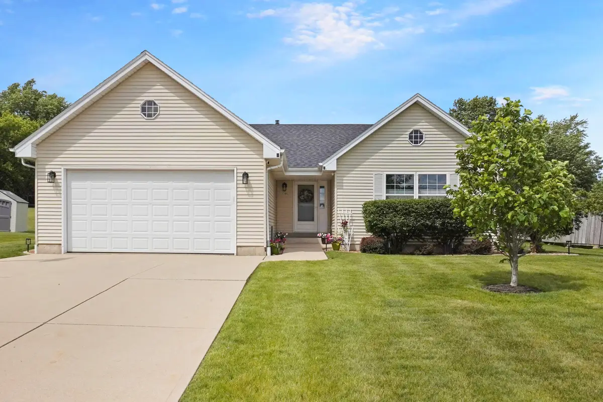 1100 E Keri Ln, Oak Creek, WI 53154 - #1