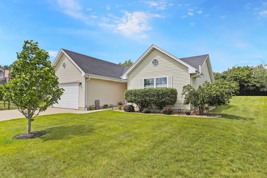 1100 E Keri Ln, Oak Creek, WI 53154 - #2