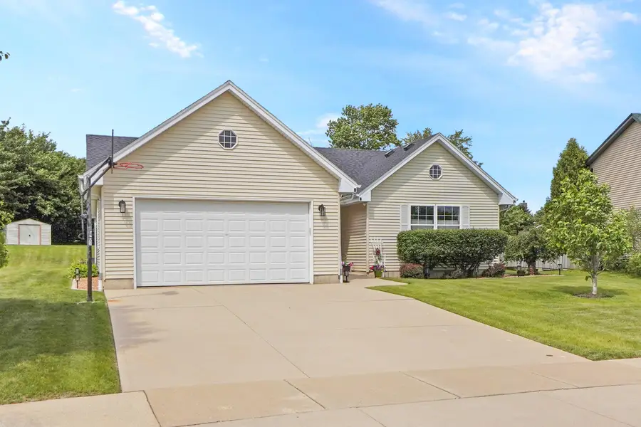 1100 E Keri Ln, Oak Creek, WI 53154 - #3