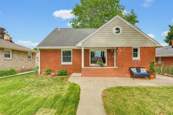 3608 N 101st St, Wauwatosa, WI 53222