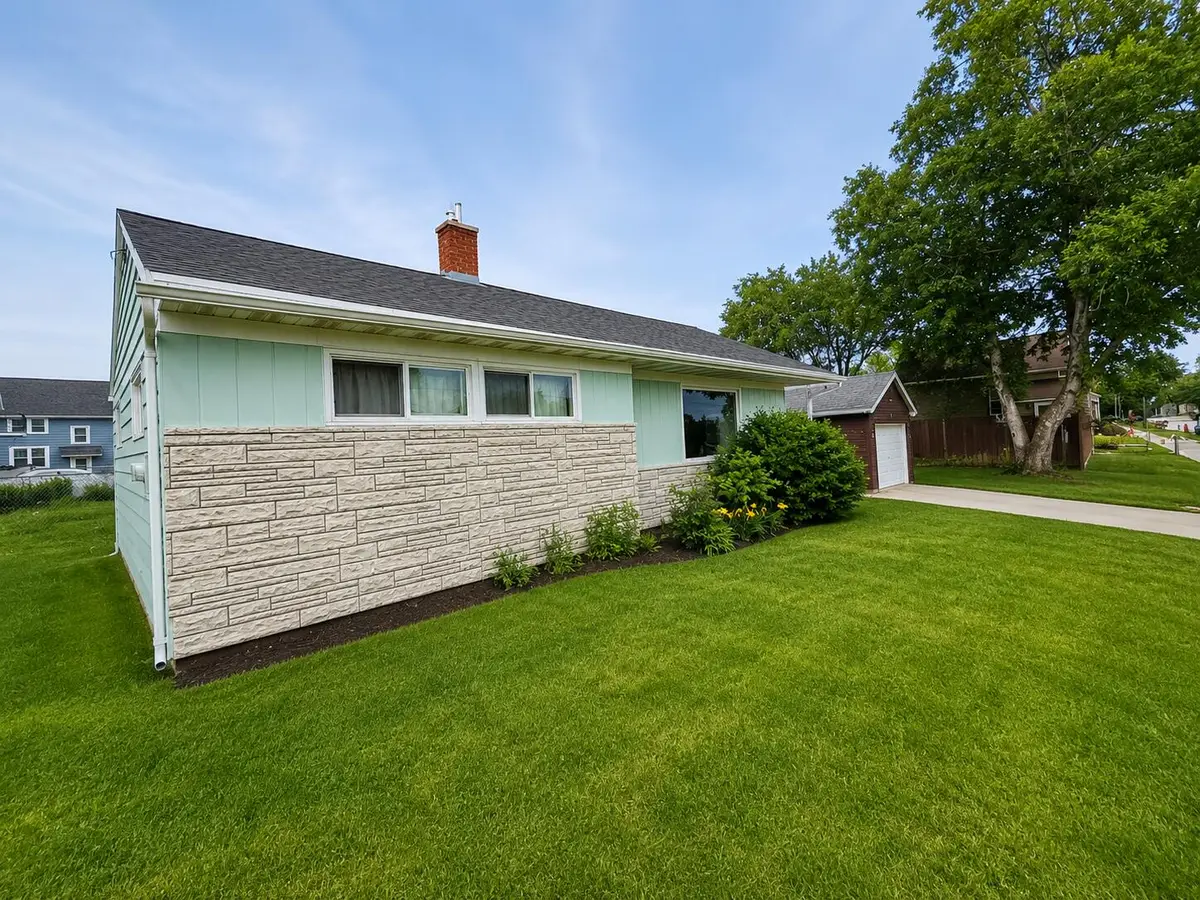 2310 Hamilton St, Manitowoc, WI 54220 - #1