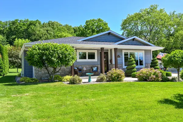7232 Dartmoor Ave, Greendale, WI 53129