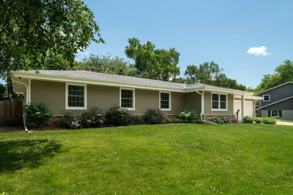 W56N850 N Meadow Ct, Cedarburg, WI 53012