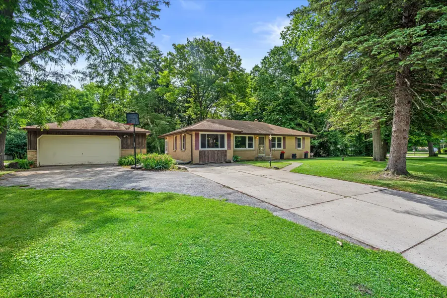 5870 S 41st St, Greenfield, WI 53221 - #3