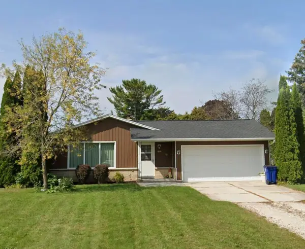 4302 E Parke Ridge Ln, Sheboygan, WI 53083