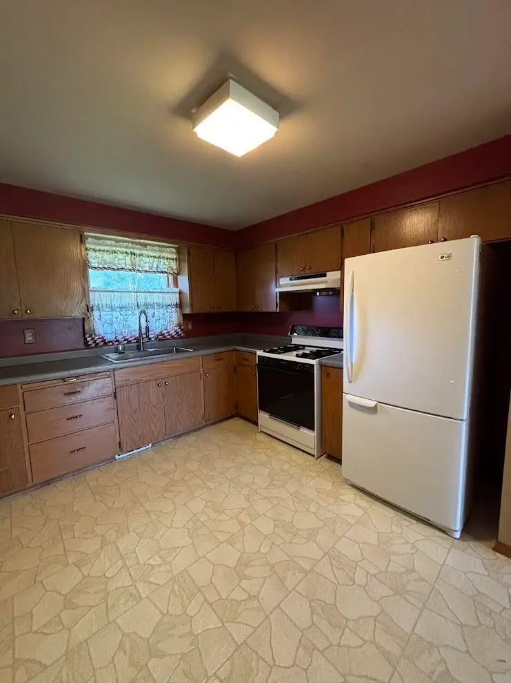 4302 E Parke Ridge Ln, Sheboygan, WI 53083 - #3