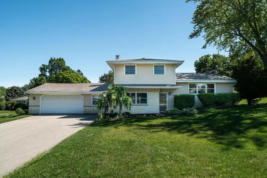 21485 Belgren Rd, Brookfield, WI 53186 - #3