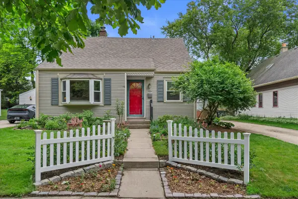 2116 N 85th St, Wauwatosa, WI 53226