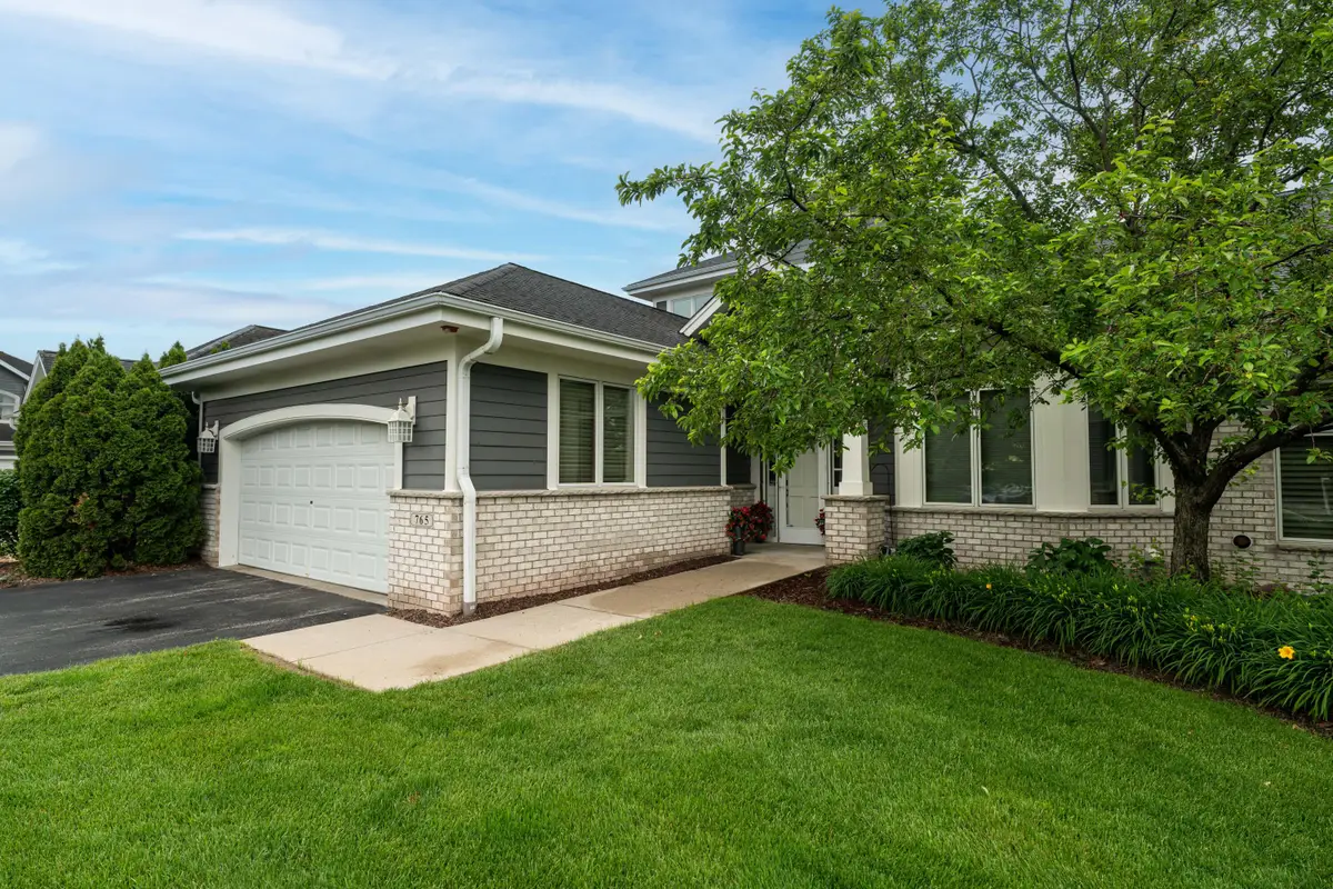 765 Bay Ct, Brookfield, WI 53005 - #1