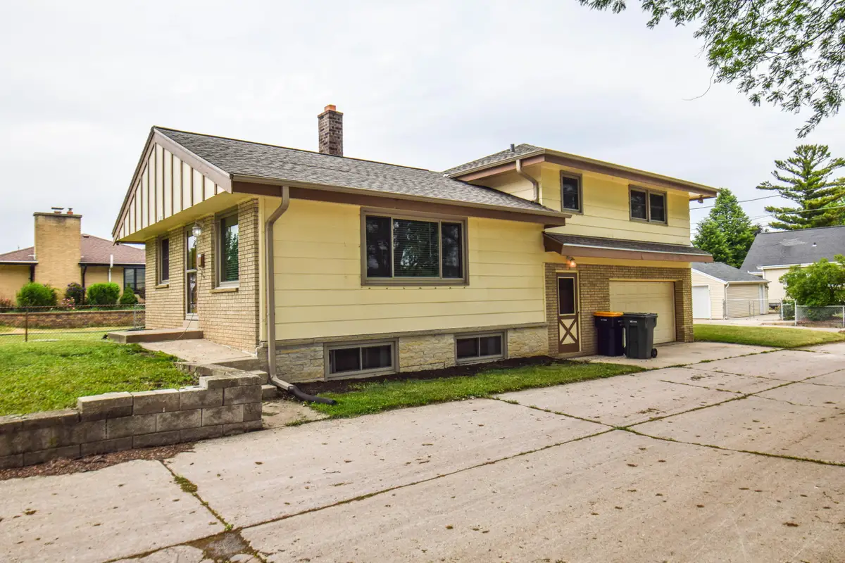 836 S 95th St, West Allis, WI 53214 - #1