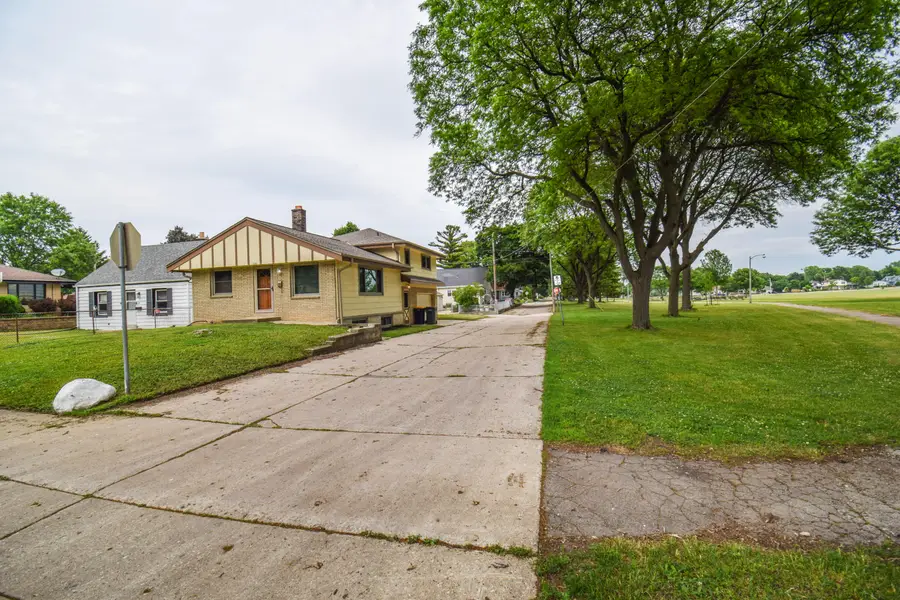 836 S 95th St, West Allis, WI 53214 - #2