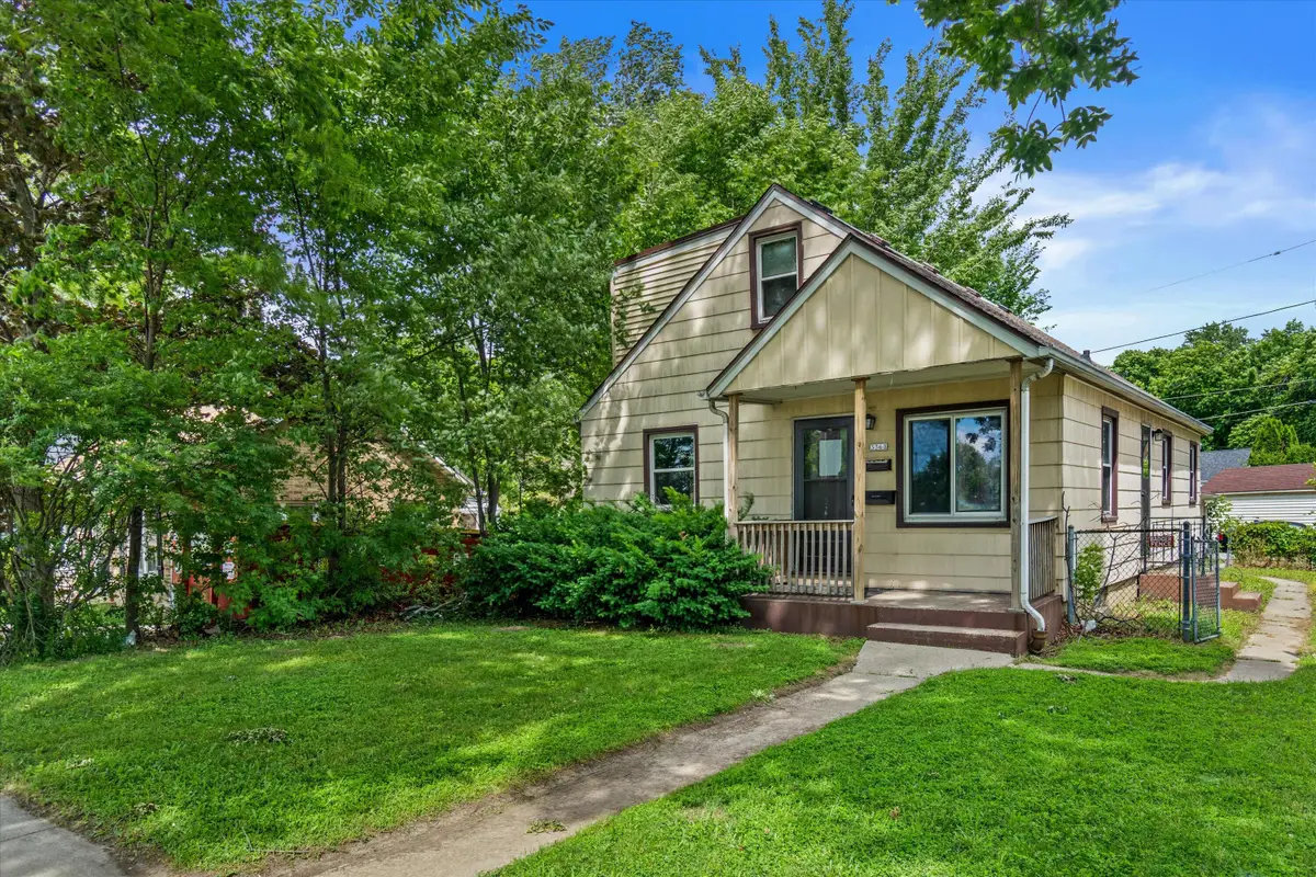 3368 S Chase Ave, Milwaukee, WI 53207 - #1