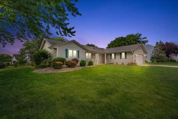 N103W15923 Founders Ln, Germantown, WI 53022