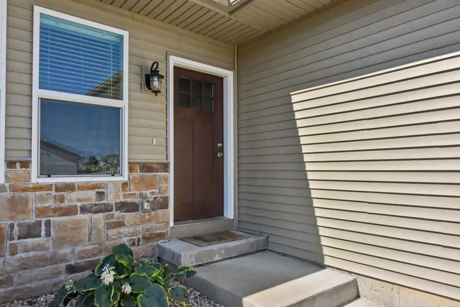 2901 Guinness Dr, Janesville, WI 53546 - #3