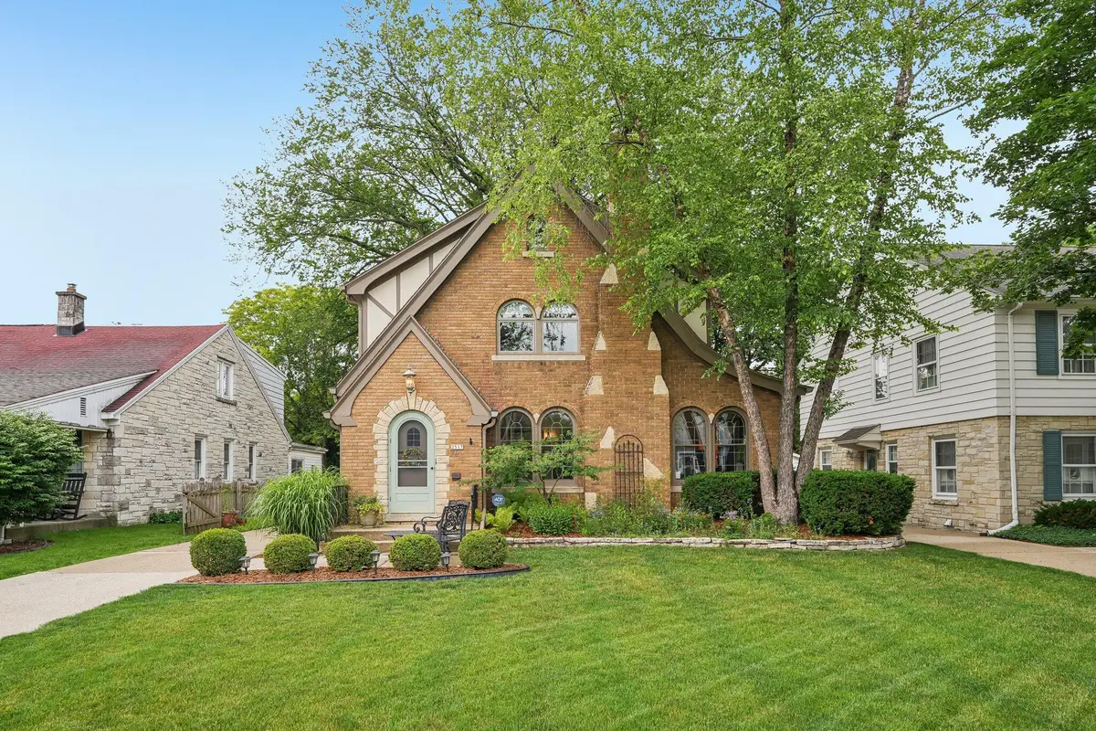 2517 N 96th St, Wauwatosa, WI 53226 - #1