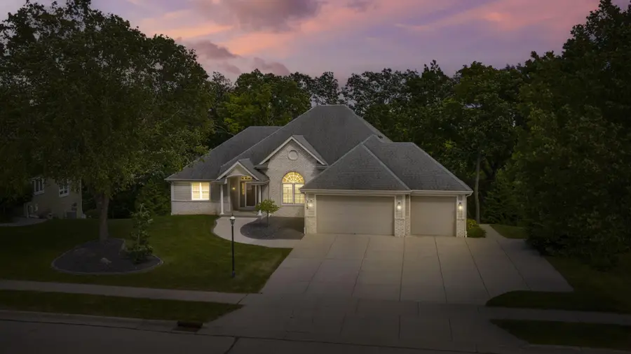 315 Prairie Song Dr, Waukesha, WI 53188 - #2