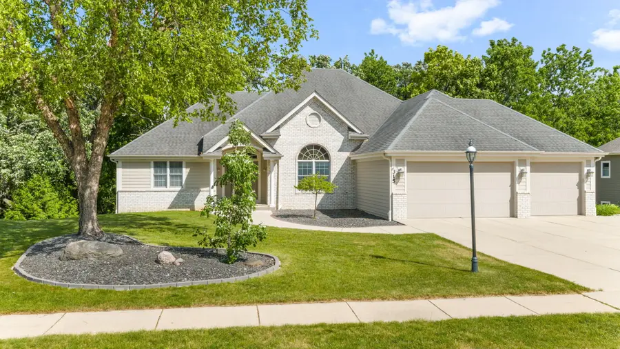315 Prairie Song Dr, Waukesha, WI 53188 - #3
