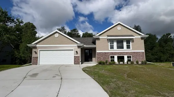 269 Cardinal Dr, Sullivan, WI 53178