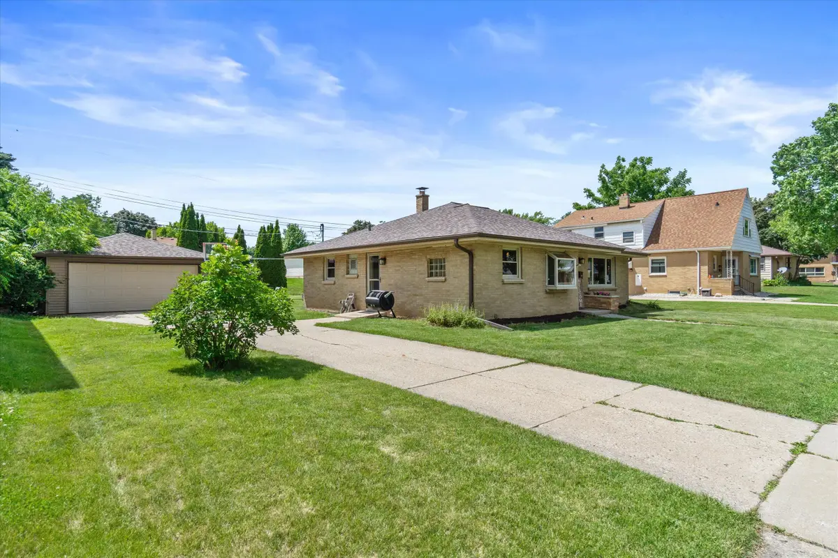 3225 S 80th St, Milwaukee, WI 53219 - #1