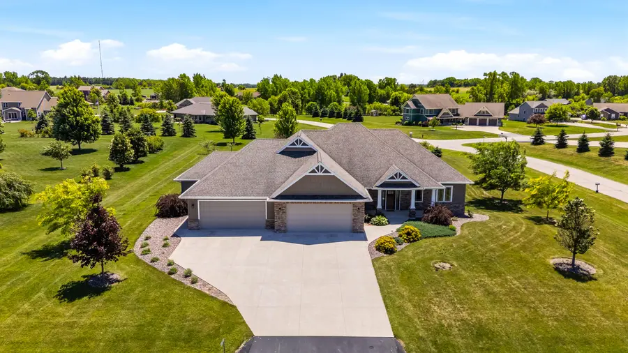 5209 Notre Dame Dr, Omro, WI 54963 - #2