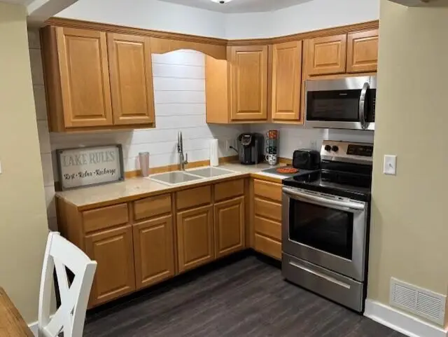 N6212 W Lakeshore Dr, Spring Prairie, WI 53105 - #3