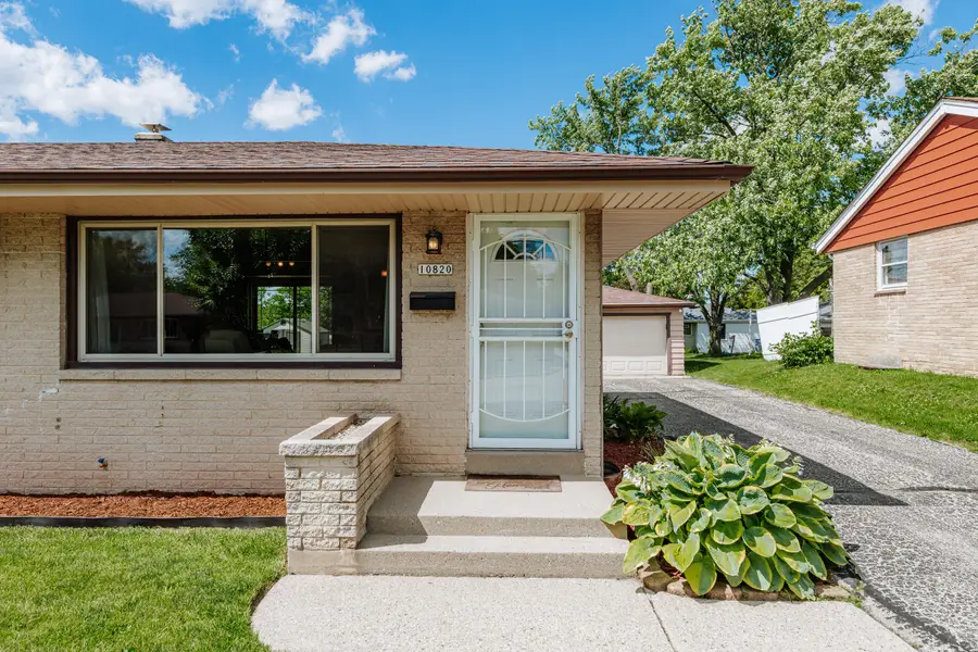 10820 W Stark St, Milwaukee, WI 53225 - #3