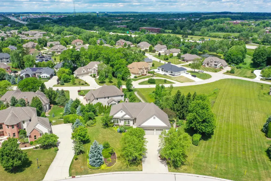 645 Talon Trl, Brookfield, WI 53045 - #2