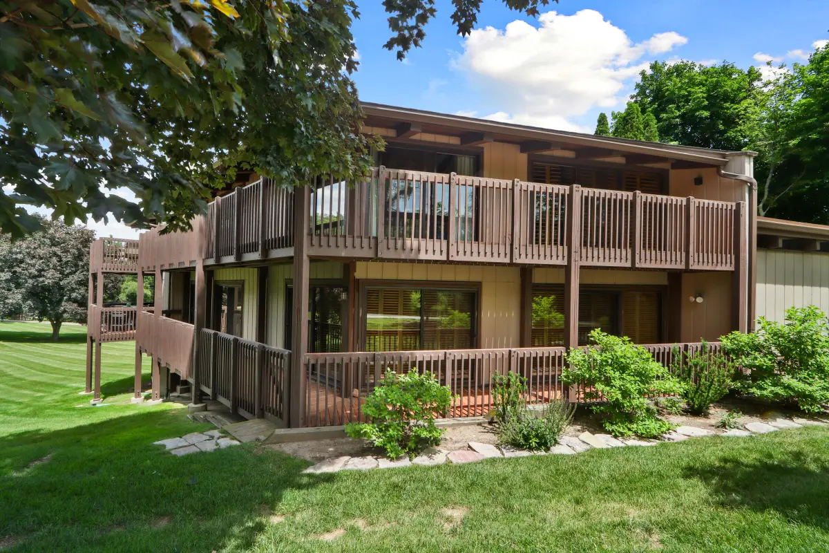 910 Windsor Ct, Fontana, WI 53125 - #1