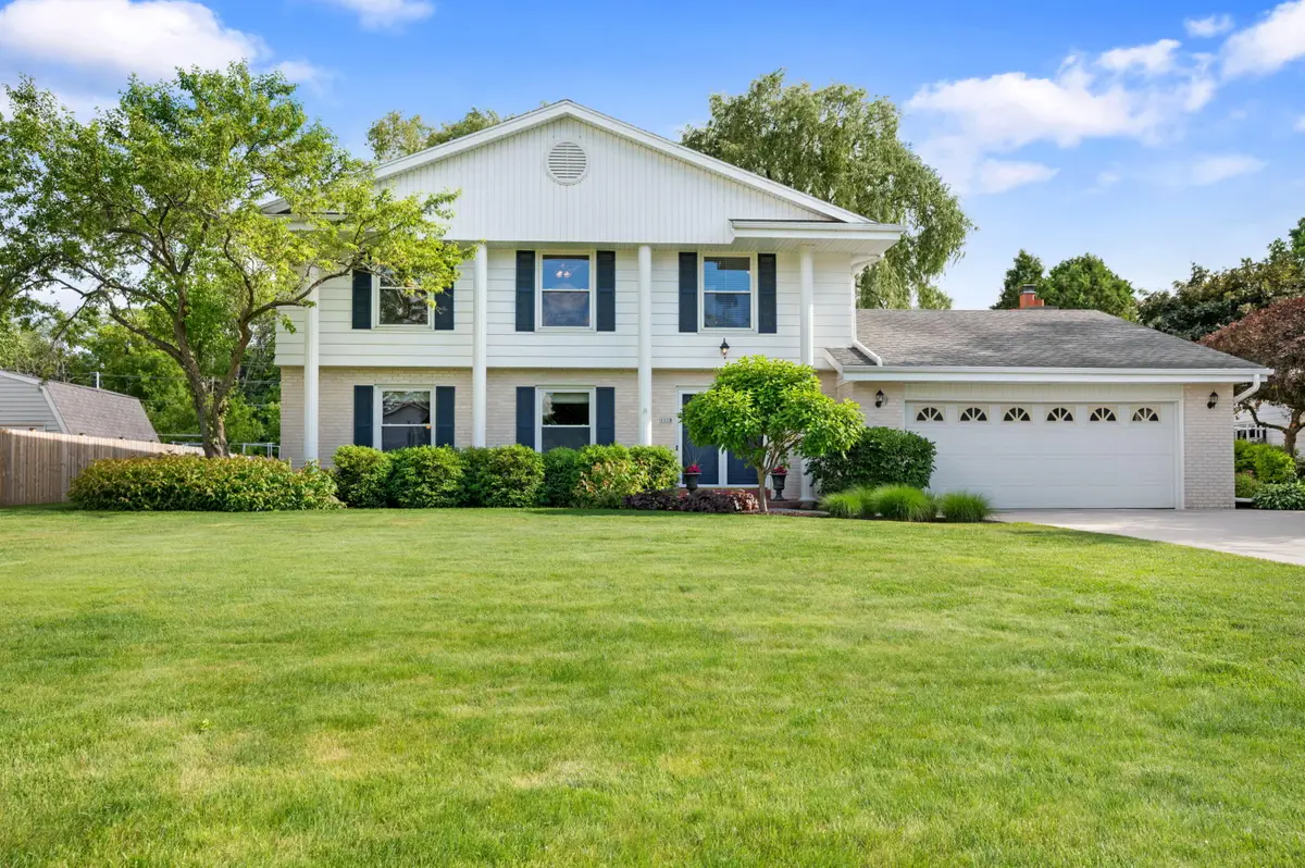 1119 W Fairfield Ct, Glendale, WI 53217 - #1