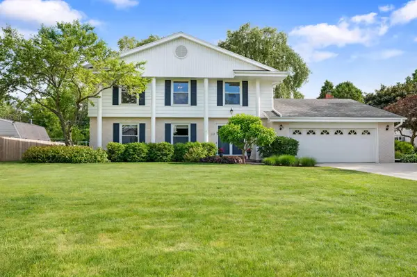 1119 W Fairfield Ct, Glendale, WI 53217