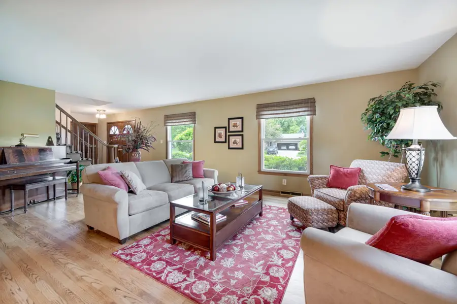 1119 W Fairfield Ct, Glendale, WI 53217 - #2