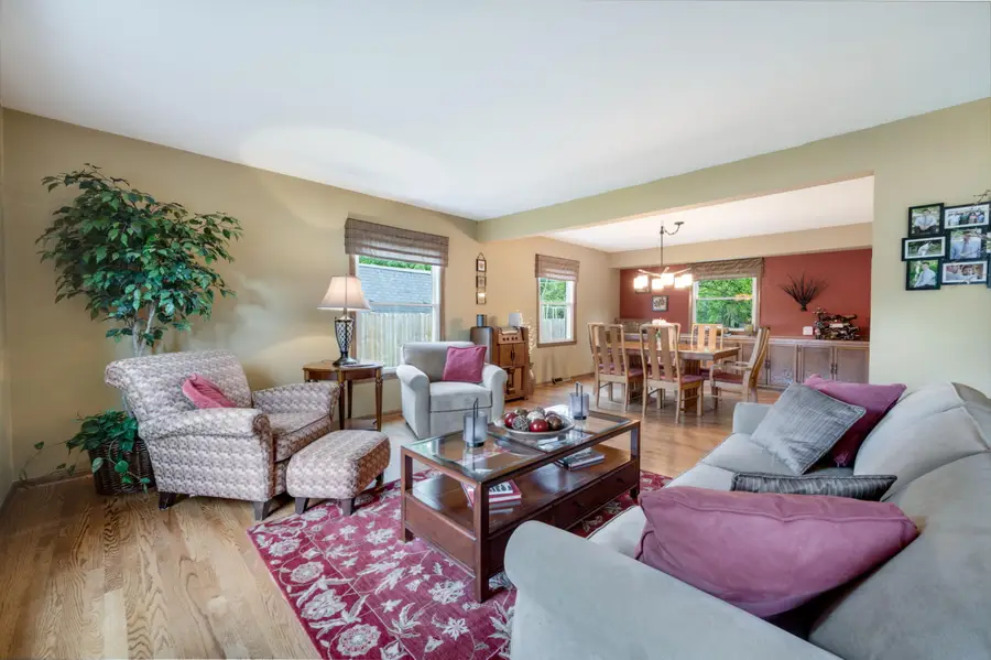 1119 W Fairfield Ct, Glendale, WI 53217 - #3