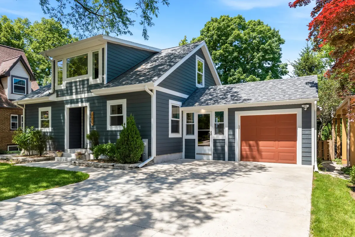 736 W Rock Pl, Glendale, WI 53209 - #1