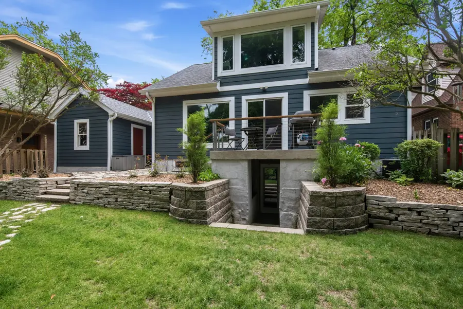 736 W Rock Pl, Glendale, WI 53209 - #3