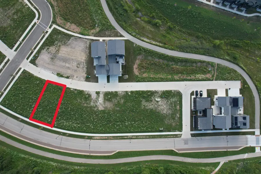 9415 S Lake Vista Pkwy, Oak Creek, WI 53154 - #2