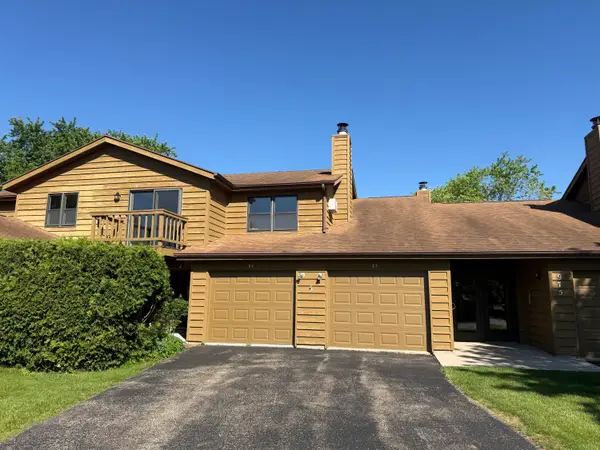 975 Manor Dr, Neenah, WI 54956