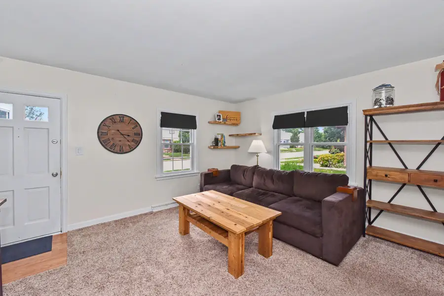 149 W Wabash Ave, Waukesha, WI 53186 - #3