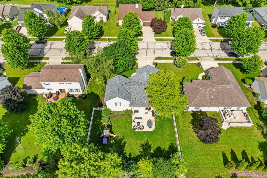 3737 Stillwater Cir, Waukesha, WI 53189 - #3