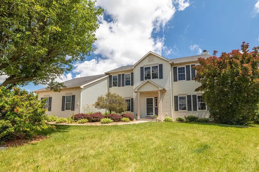 934 Cascade Cir, Hartford, WI 53027 - #2