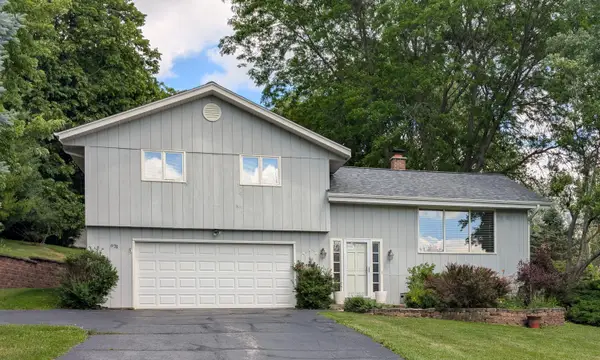 631 Jordan Cir, Richfield, WI 53017