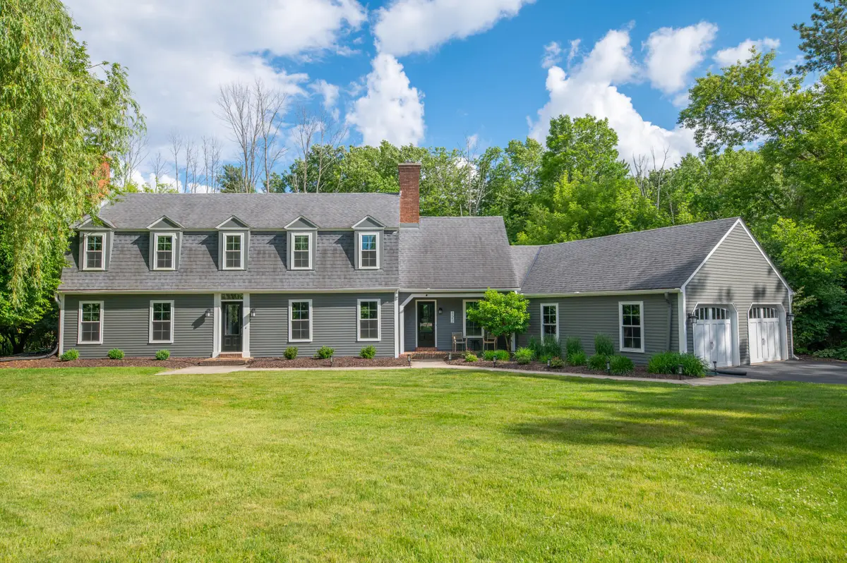 123 W Glenview Ct, Mequon, WI 53092 - #1