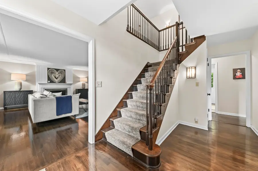 123 W Glenview Ct, Mequon, WI 53092 - #2