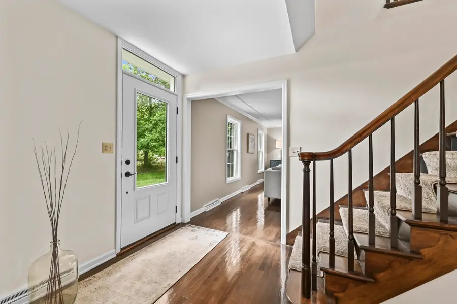 123 W Glenview Ct, Mequon, WI 53092 - #3